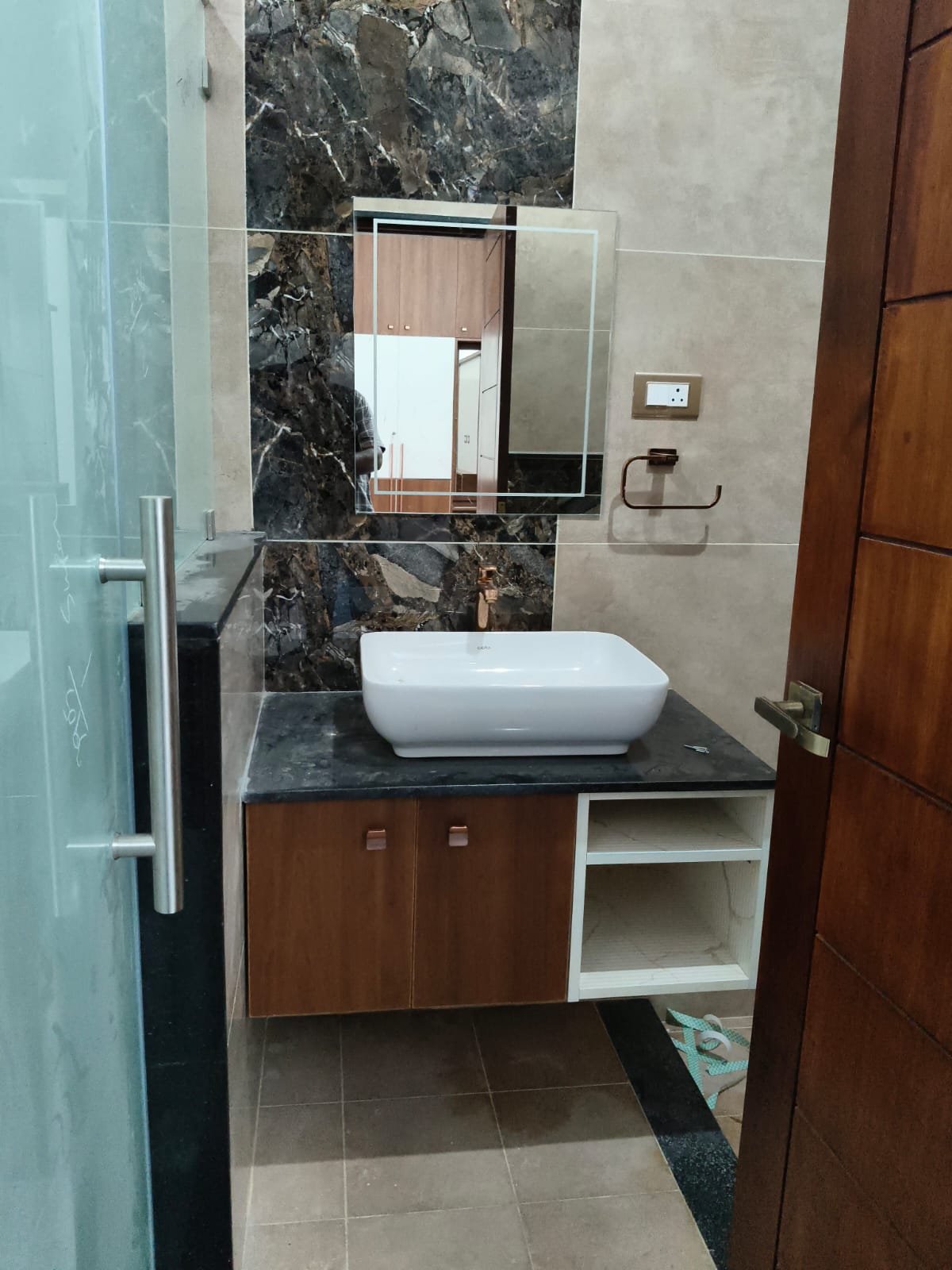 Bathroom vanity with vessel basin, mirrored cabinet, and coordinated timber storage